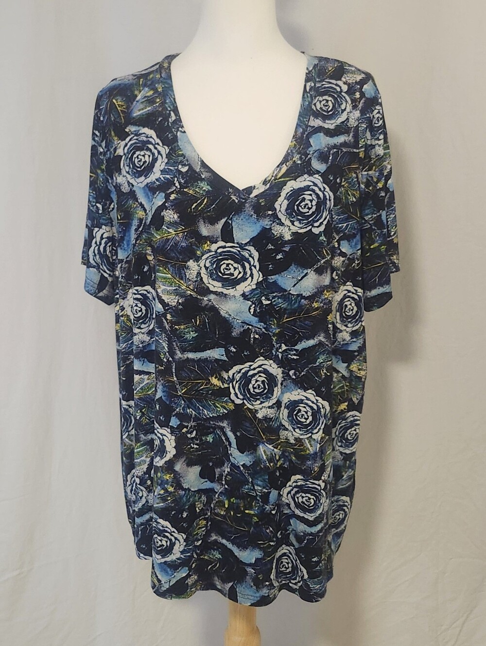 Blue Sky Bamboo Blend Floral V-Neck Women’s Top - Blue Pattern